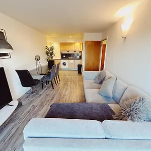 Centre - Sleeps 6 - Open Plan Newcastle upon Tyne