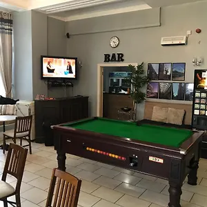 West & Bar Hotel